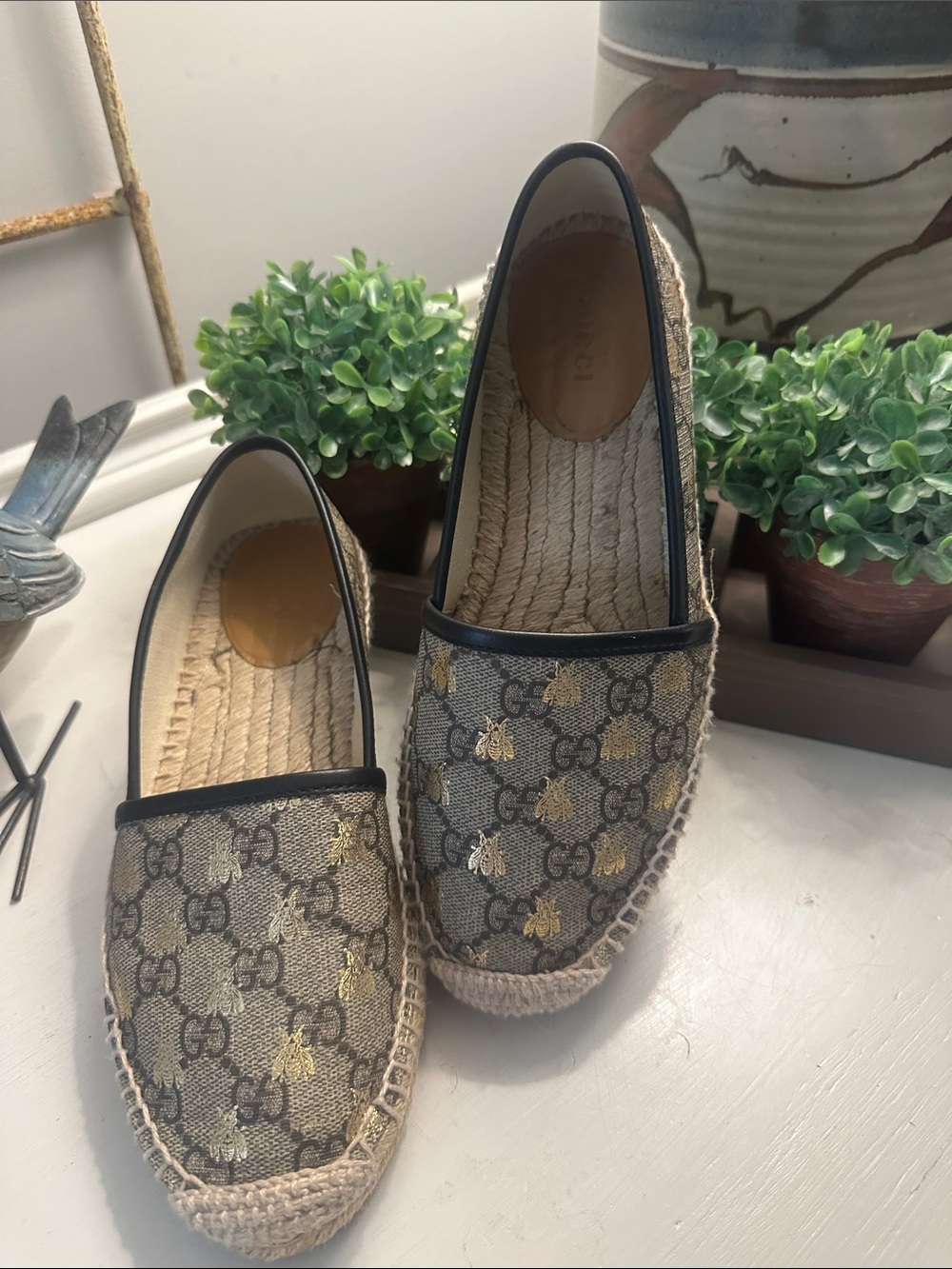 Gorgeous Gucci GG Supreme Bee Espadrilles Size 6.5 US